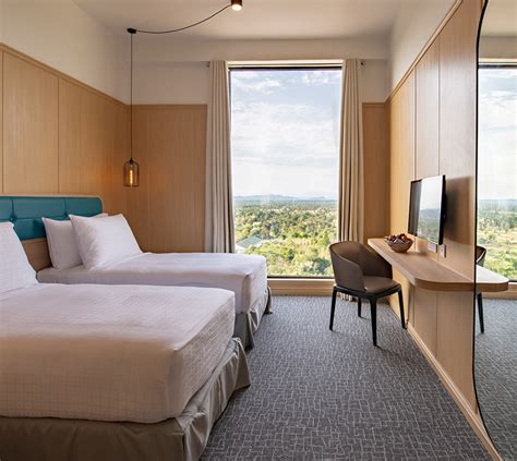 Rooms & Suites l Holiday Palace in Poipet.